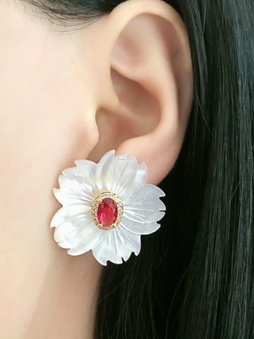 ROSS Brass Shell Flower Minimalist Stud Earring 1