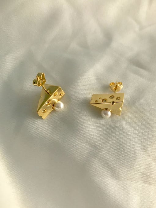 LI MUMU Copper Imitation Pearl White Triangle Minimalist Stud Earring 2