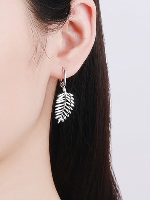 MOISS 925 Sterling Silver Moissanite Leaf Minimalist Huggie Earring 1