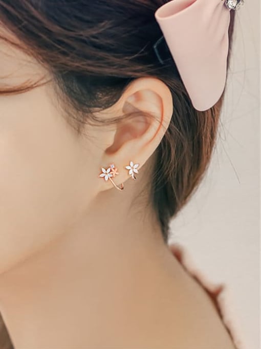 Girlhood Zinc Alloy Cubic Zirconia White Flower Minimalist Clip Earring 2