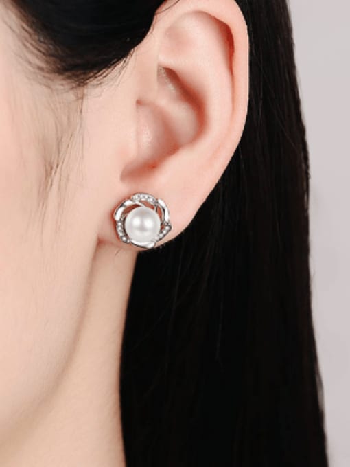 MOISS 925 Sterling Silver Moissanite Flower Dainty Stud Earring 1