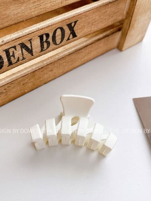 Pearl white 4cm Alloy Resin Trend Irregular  Jaw Hair Claw