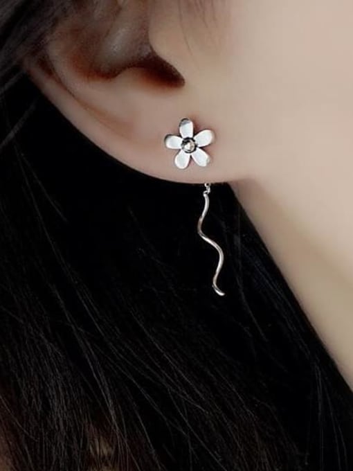 A TEEM Titanium Flower Minimalist Threader Earring 0