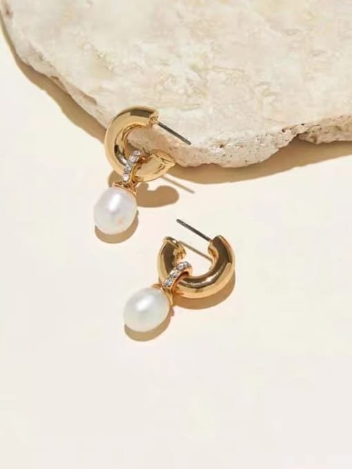 LI MUMU Brass Imitation Pearl Geometric Minimalist Huggie Earring 1