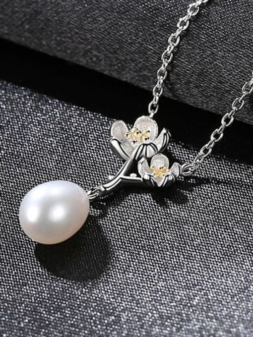 White 6K07 925 Sterling Silver  Fashion two color  plating Plum Blossom Freshwater Pearl Necklace