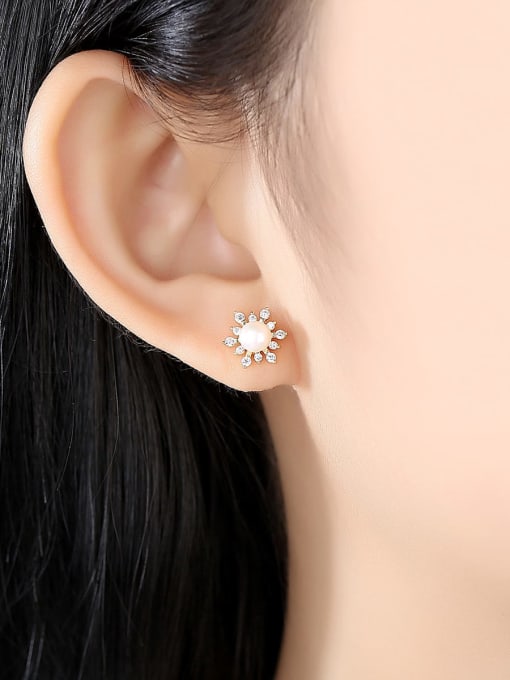 CCUI 925 Sterling Silver Freshwater Pearl Flower Trend Stud Earring 1