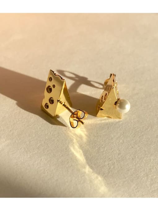 LI MUMU Copper Imitation Pearl White Triangle Minimalist Stud Earring 1