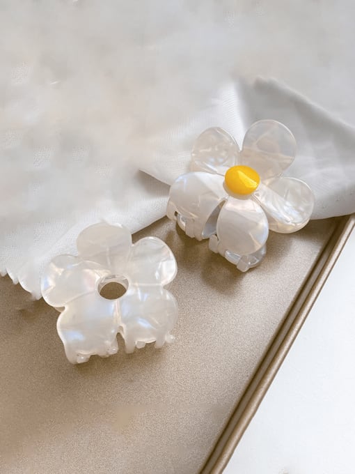 Chimera Cellulose Acetate Minimalist Flower Alloy White Jaw Hair Claw 1