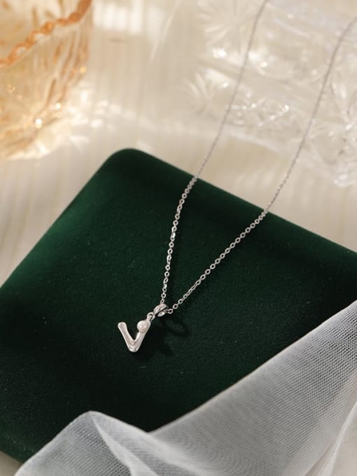 NS1066 【 V 】 925 Sterling Silver Imitation Pearl 26 Letter Minimalist Necklace