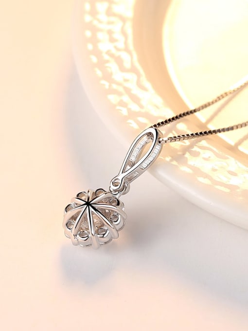 CCUI 925 sterling silver simple flower Cubic Zirconia Pendant Necklace 2