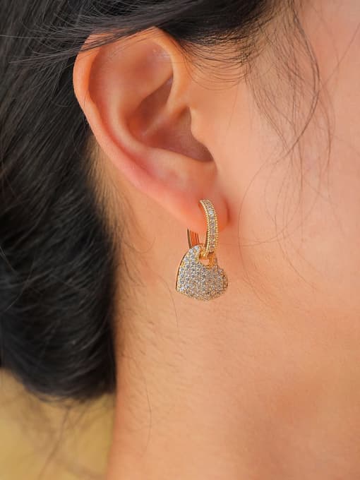 LI MUMU Brass Rhinestone Heart Trend Huggie Earring 1