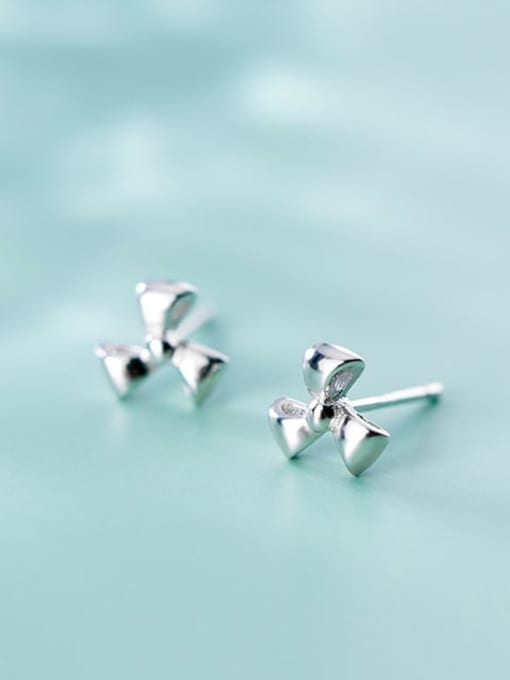 Rosh 925 Sterling Silver Minimalist Smoot Small  Flower Stud Earring