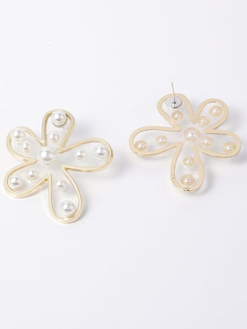 Girlhood Zinc Alloy Imitation Pearl White Flower Statement Chandelier Earrings 3