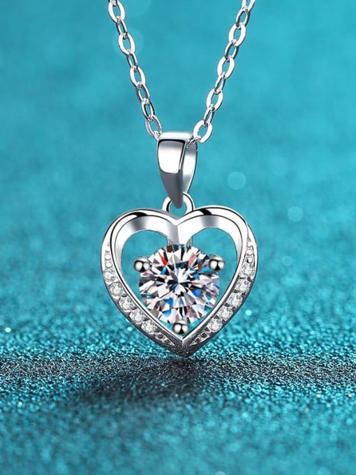 1 carat of Mosonite 925 Sterling Silver Moissanite Heart Dainty Necklace