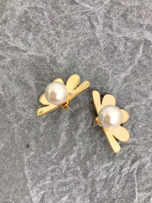 LI MUMU Copper Imitation Pearl White Flower Minimalist Removable Stud Earring 2