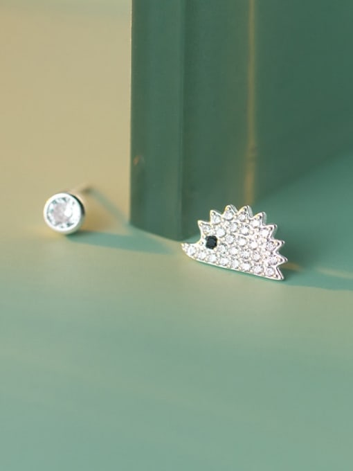 Rosh 925 Sterling Silver Cubic Zirconia Cute Asymmetric hedgehog Stud Earring 0