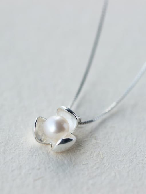 Rosh 925 Sterling Silver Imitation Pearl Flower Minimalist Necklace 0