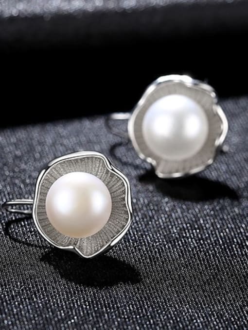 White 3h09 925 Sterling Silver Freshwater Pearl Flower Vintage Hook Earring