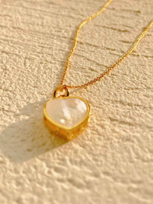 LI MUMU Copper Shell White Heart-shaped Necklace 0