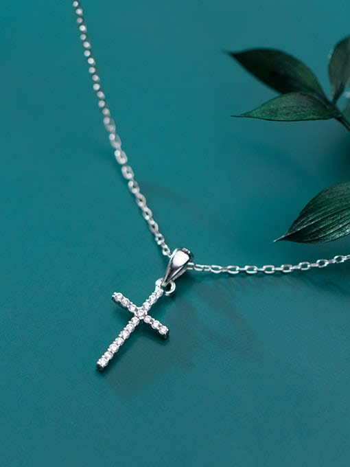 Rosh 925 Sterling Silver Cubic Zirconia White Cross Minimalist Regligious Necklace