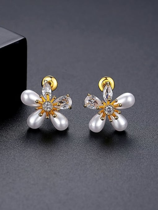 18K Gold Brass Imitation Pearl Flower Minimalist Stud Earring