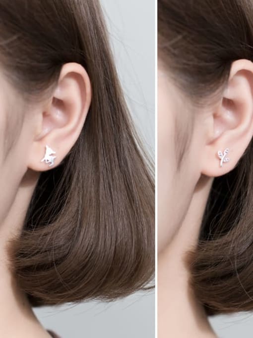 Rosh 925 Sterling Silver  Asymmetrica Derr Leaf Cute Christmas Stud Earring 1