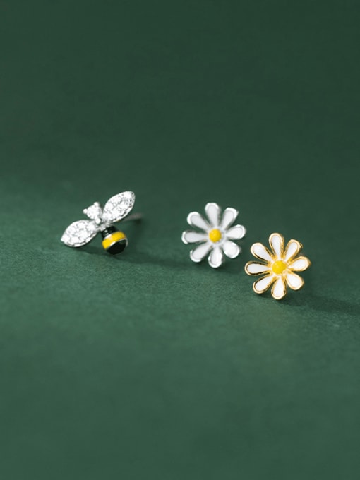 Rosh 925 Sterling Silver Cubic Zirconia Bee Flower Cute  Asymmetrical Stud Earring 3