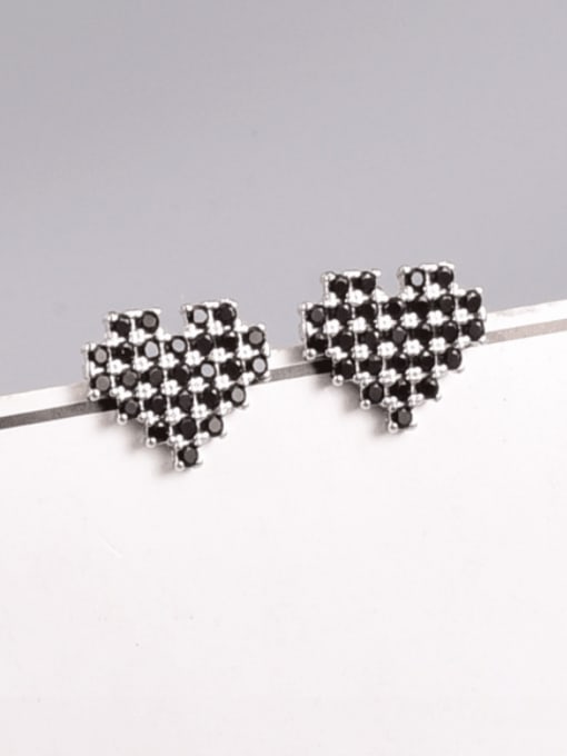 A TEEM Titanium Steel Rhinestone Heart Minimalist Stud Earring 2