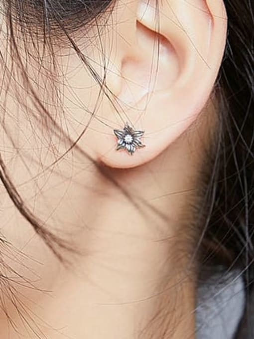 Jare 925 Sterling Silver Asymmetrical  Flower Dainty Stud Earring 1