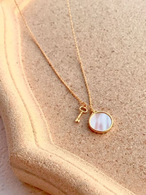 LI MUMU Copper Shell White Round  Necklace 1