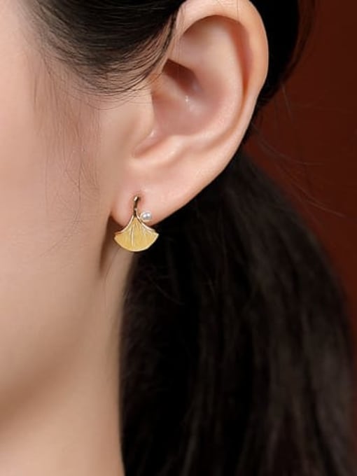 DEER 925 Sterling Silver Amber Leaf Minimalist Stud Earring 1