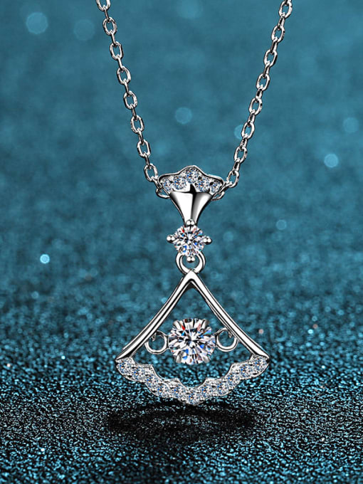 0.3 CT Moissanit Sterling Silver Moissanite Triangle Dainty Necklace