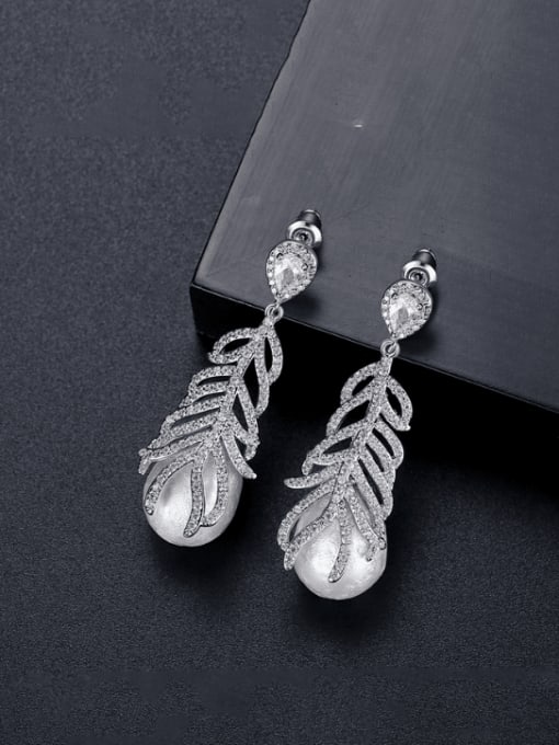 BLING SU Brass Cubic Zirconia Leaf Trend Cluster Earring 2