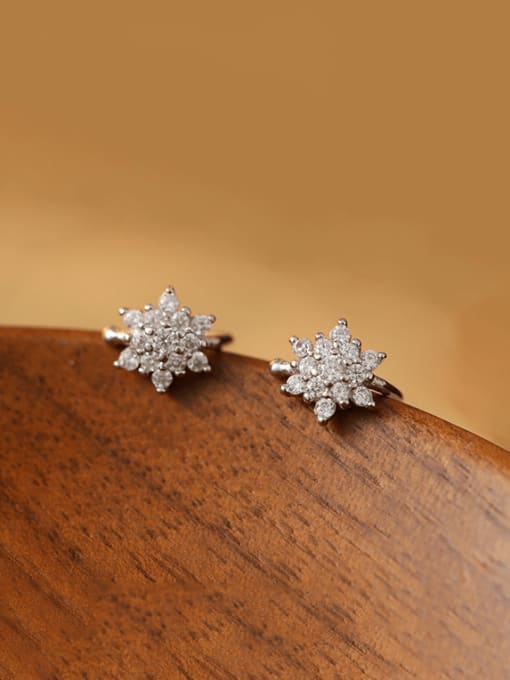 ES646 【 Platinum 】 925 Sterling Silver Cubic Zirconia Flower Minimalist Huggie Earring