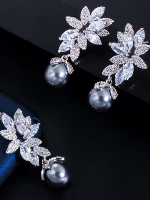 L.WIN Brass Cubic Zirconia Luxury Flower Earring and Necklace Set 3