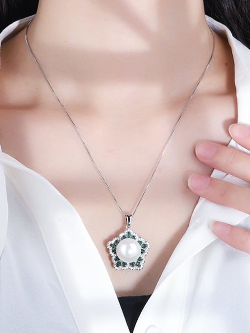 ROSS Brass Cubic Zirconia Star Luxury Pentagram  Pendant Necklace 1
