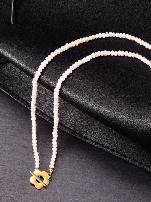 A TEEM Titanium Imitation Pearl Flower Minimalist Necklace 3