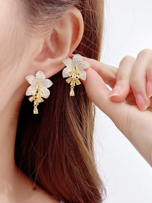 Luxu Brass Cubic Zirconia Flower Luxury Cluster Earring 1