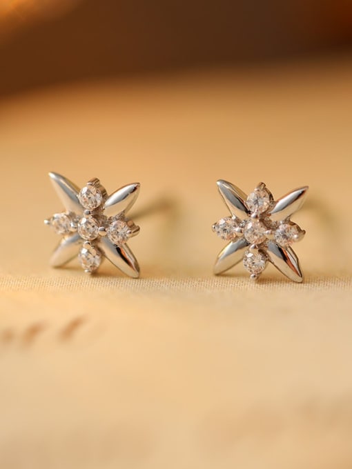 ES1546 【 Platinum 】 925 Sterling Silver Cubic Zirconia Flower Minimalist Stud Earring