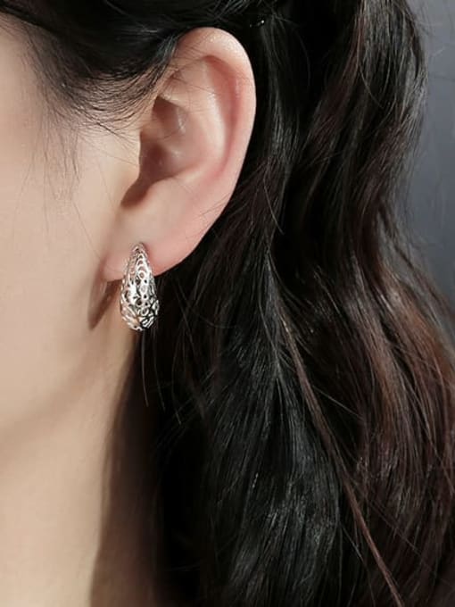 BeiFei Minimalism Silver 925 Sterling Silver Hollow Irregular Trend Huggie Earring 1