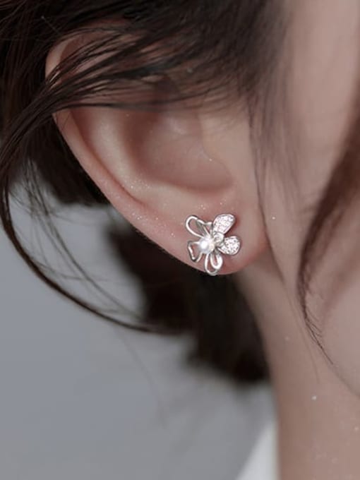BeiFei Minimalism Silver 925 Sterling Silver Cubic Zirconia Flower Minimalist Stud Earring 1