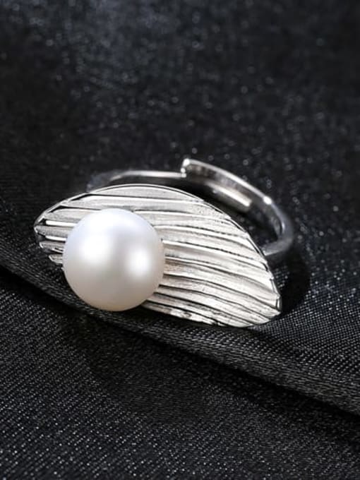 White 10c04 925 Sterling Silver Freshwater Pearl White Leaf Trend Band Ring