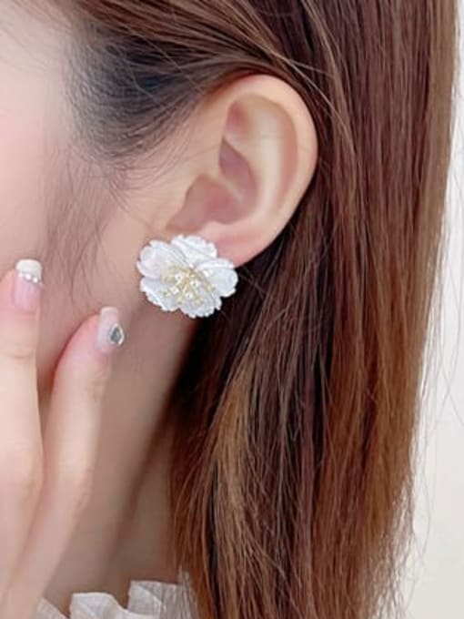 Luxu Brass Shell Flower Trend Stud Earring 1
