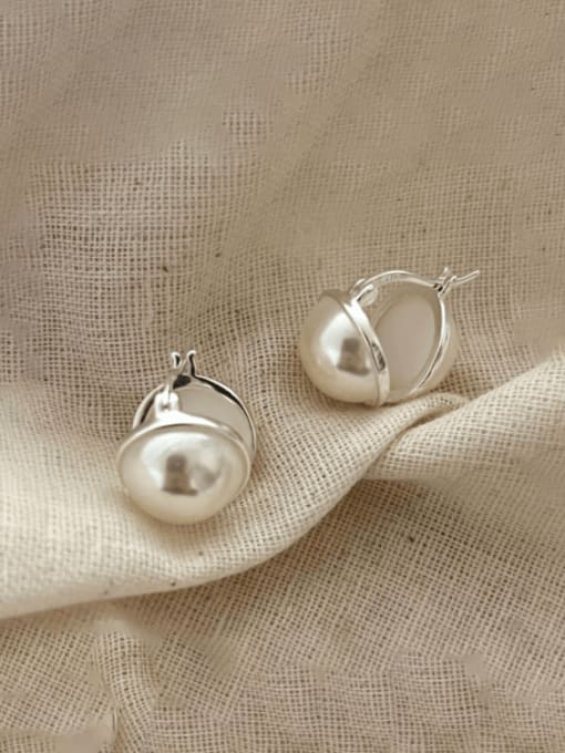 Boomer Cat 925 Sterling Silver Imitation Pearl Round Vintage Huggie Earring 0