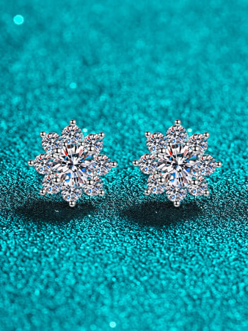 A Pair Of 2.0CT (1 carat each) 925 Sterling Silver Moissanite Flower Classic Stud Earring