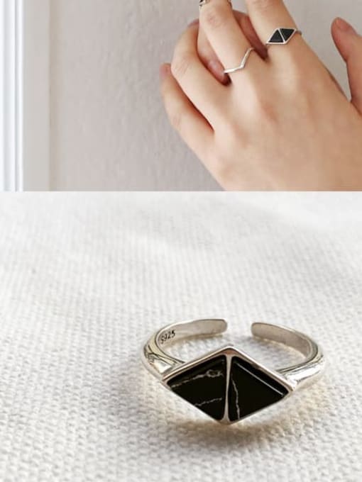 J 188 symmetrical triangle ring 925 Sterling Silver AcrylicSymmetrical Triangle Vintage Free SIze Midi Ring