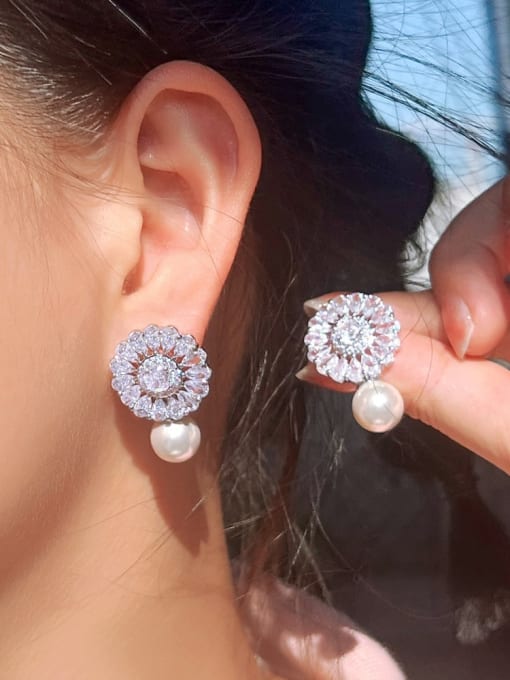 L.WIN Brass Cubic Zirconia Geometric Luxury Cluster Earring 1