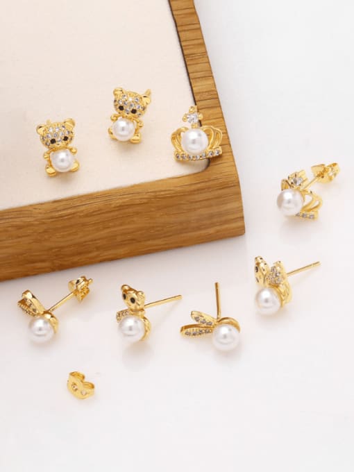 CC Brass Imitation Pearl Crown Cute Stud Earring 2