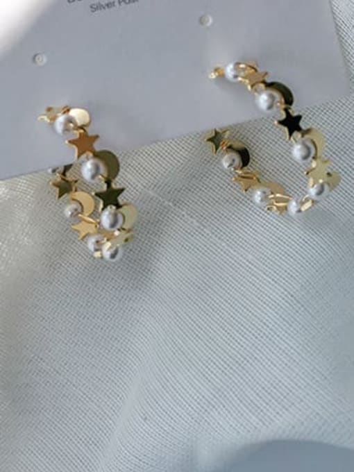Girlhood Brass Imitation Pearl White Flower Minimalist Stud Earring 1
