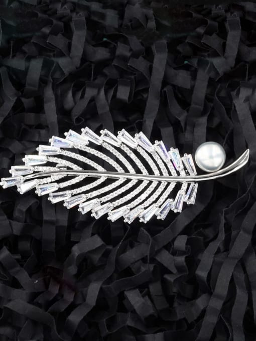 Lin Liang Brass Cubic Zirconia White Leaf Classic Brooch